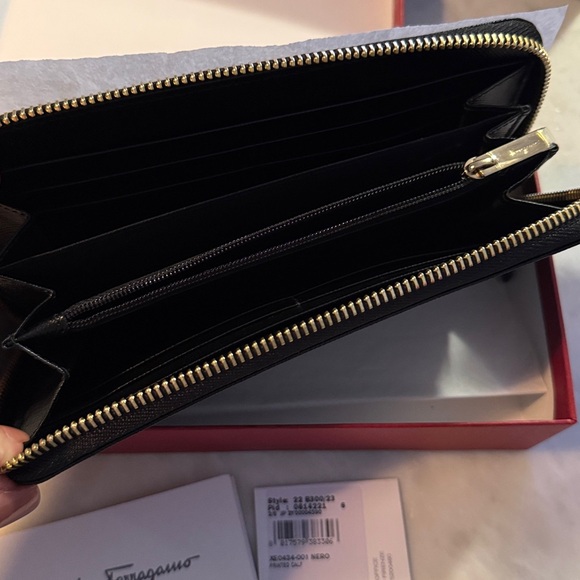 ✨ Salvatore Ferragamo Black Wallet ✨ Brand New | Never Used | All Tags - Picture 10 of 13